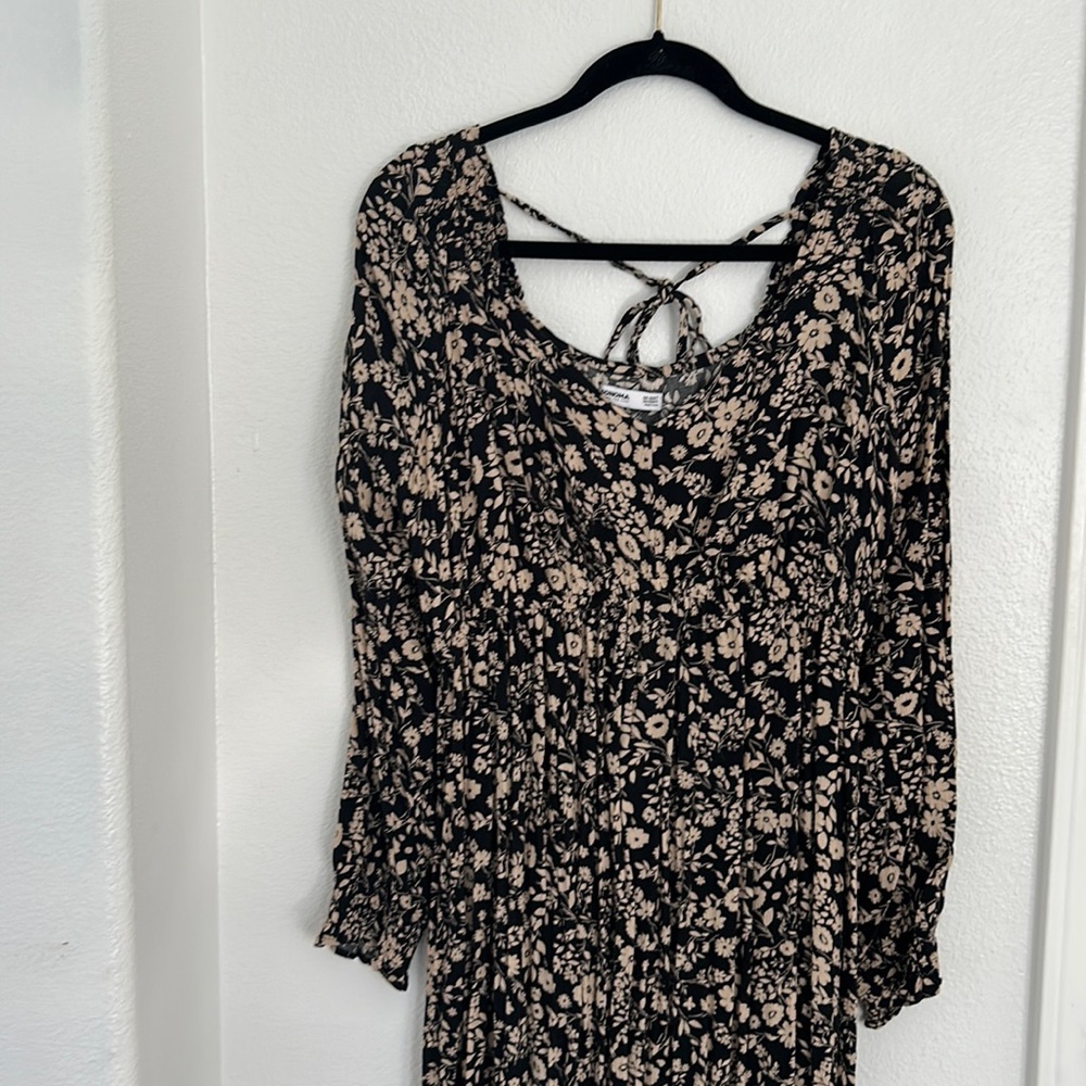 Sonoma maternity dress! Only worn once. In excellent condition. No flaws.